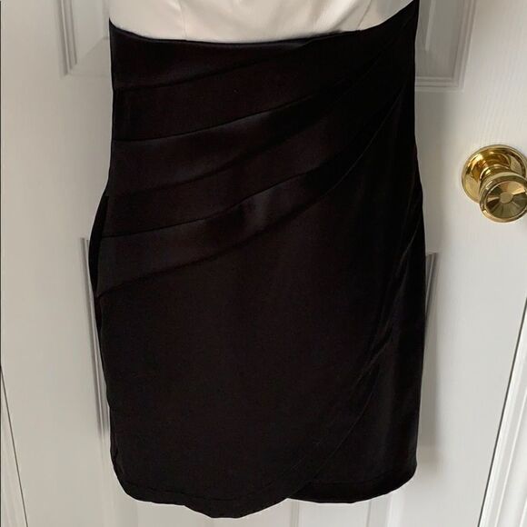 Beautiful satin dress - Picture 3 of 4